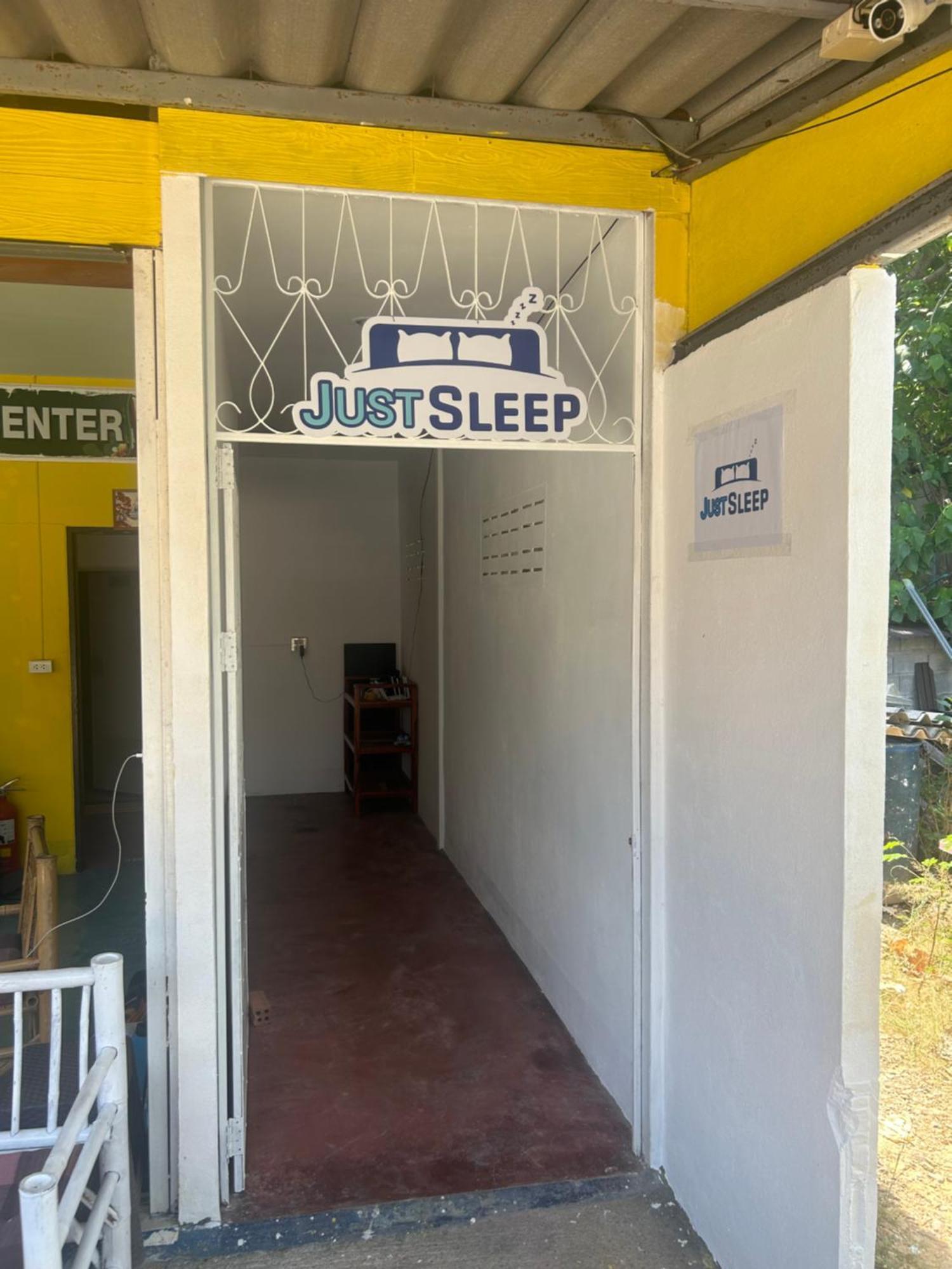 Отель Just Sleep Ко-Ланта Экстерьер фото